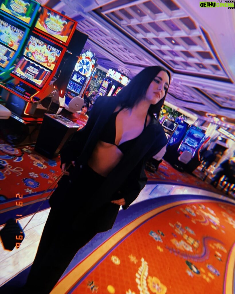 Bárbara Islas Instagram - Vegas vibes 🎲🍸❤️