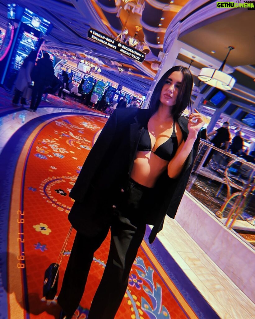 Bárbara Islas Instagram - Vegas vibes 🎲🍸❤️