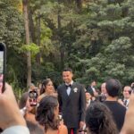 Bárbara López Instagram - Obvio su boda iba a aer la más bonita 💐 @vivianaserna @diegoreyes gracias por hacernos formar parte ❤️ los quiero muchísimo! Gracias @sandraweilstudio por este vestido tan hermoso y único 😍 #weallshineon Gracias @alejandroiniguezhair por compartirme tus fotos 💕💕💕 Gracias @tiffanyandco les amo ⭐️🌙💐💕 @pamelaocampo @alexiadesentis