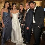 Bárbara López Instagram - Obvio su boda iba a aer la más bonita 💐 @vivianaserna @diegoreyes gracias por hacernos formar parte ❤️ los quiero muchísimo! Gracias @sandraweilstudio por este vestido tan hermoso y único 😍 #weallshineon Gracias @alejandroiniguezhair por compartirme tus fotos 💕💕💕 Gracias @tiffanyandco les amo ⭐️🌙💐💕 @pamelaocampo @alexiadesentis