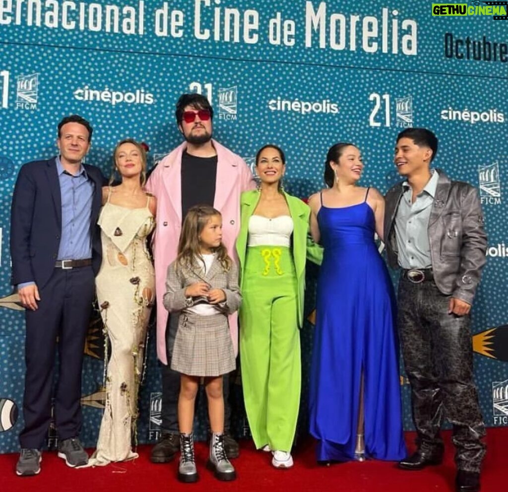 Bárbara Mori Instagram - Presentamos “Perdidos en la noche” en el @ficm. Muy emocionante verla aquí en Morelia con gran parte del equipo! Muy agradecida también con el festival y con todos los @pimientafilms por este hermoso recorrido. Les quiero mucho! Estrenamos este 14 de diciembre en cines!😍❤️🙌🏼