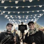 Bárbara Mori Instagram - No puedo creer que esto se termino. Ha sido de las mejores experiencias de mi vida trabajar a tu lado @elrovzar. Felicidades por el increíble trabajo que desempeñaste como el jefe de jefes. Ha sido un cúmulo de tantas emociones maravillosas, verte trabajar, crear juntos, crecer juntos. Construir mundos necesarios para hablar de los asuntos del corazón. Mi admiración y respeto por ti ha crecido inmensamente. Tomarnos de la mano para soñar juntos rodeados de tantas personas amorosas, luminosas, talentosas. Gracias, de verdad, desde lo más profundo de mi corazón GRACIAS por acompañarnos, cuidarnos, contenernos, por la creatividad, amor y talento con la que se entregaron todas y cada una de las personas que formaron parte de este maravilloso proyecto. Gracias a todos los departamentos, dirección, arte, maquillaje, vestuario, alimentación, a todo el crew, por cuidar con tanto cariño el proceso y poner su talento al servicio de “Las Azules” los quiero mucho! Gracias al maravilloso elenco por entregar sus corazones, fue maravillosos compartir con todos ustedes. Gracias a @thelemonstudios por creer en mi. Gracias a @apletv por la confianza que depositaron en todos nosotros.❤️❤️❤️❤️❤️❤️❤️❤️❤️❤️❤️🙌🏼🎬