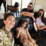 Bárbara Mori Instagram - “Perdidos en la noche” Una bellisima oportunidad como artistas para entrar en nuestra humanidad y dejar volar la creatividad a través de personajes complejos, victimas de un sistema retorcido y violento que atenta contra la psique del ser humano. Ya está en Netflix! Si no las has visto, que esperas? El cine de @amatescalante estremece las fibras humanas hasta el último rincón de nuestro hermoso ser y nos confronta con una realidad escalofriante. Este proyecto fue uno de esos tesoros en mi vida que me transformó a profundidad. ❤️ Un equipo tan… pero tan talentoso y amoroso. NO SE LA PIERDAN! 😉✨