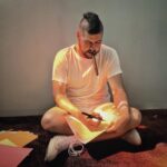 Bárbara Mori Instagram - “Perdidos en la noche” Una bellisima oportunidad como artistas para entrar en nuestra humanidad y dejar volar la creatividad a través de personajes complejos, victimas de un sistema retorcido y violento que atenta contra la psique del ser humano. Ya está en Netflix! Si no las has visto, que esperas? El cine de @amatescalante estremece las fibras humanas hasta el último rincón de nuestro hermoso ser y nos confronta con una realidad escalofriante. Este proyecto fue uno de esos tesoros en mi vida que me transformó a profundidad. ❤️ Un equipo tan… pero tan talentoso y amoroso. NO SE LA PIERDAN! 😉✨