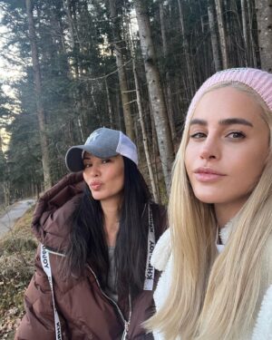 Büşra Pekin Instagram - Sporvizörümle @sonay_trendlife ❤️