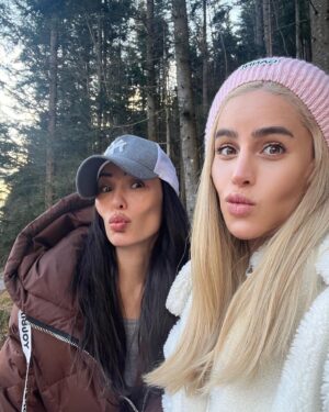 Büşra Pekin Instagram - Sporvizörümle @sonay_trendlife ❤️