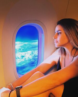 Büşra Pekin Instagram - Duyanlar duymayanlara iletirse.. Vatana geldim 🙏🫶 
/ I am back to Istanbul! 🥹