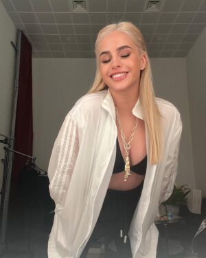 Büşra Pekin Instagram - Çekim günü 💙 / Shooting day