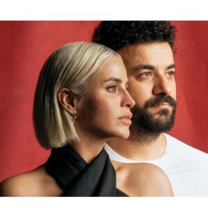 Büşra Pekin Instagram - Hala soruluyor. Merakınızı son kez giderelim. Sevgili değiliz. Hiç olmadık. Ama şahane film partneri ve mis gibi dost olduk. Çok Aşk sinemalarda. ❤️🎬