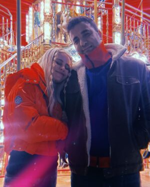 Büşra Pekin Instagram - Güle Güle Ayla! 
Çok Aşk çekimleri bugün itibariyle bitmiştir. Vizyon için sabırsızlanıyoruz.  24 ŞUBAT ❤️‍🔥