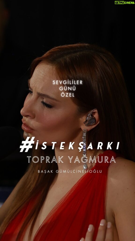 Başak Gümülcinelioğlu Instagram - Bu hafta #İstekŞarkı : Toprak Yağmura - Can Ozan Söz - Müzik : Can Ozan Tamamını dinlemek için @basakgumulcinelioglu Youtube hesabına , ve geri kalan tüm gönderileri takip etmek için de hesabımızı takip etmeyi unutmayın! Her hafta yayınladığımız şarkıların en sevilen kısmını ayrı olarak şarkı sözleriyle paylaşıyoruz 😊 Önümüzdeki haftanın #istekşarkı larını bu postun altına alalım 🥂 #istekşarkı #başakgümülcinelioğlu #toprakyağmura