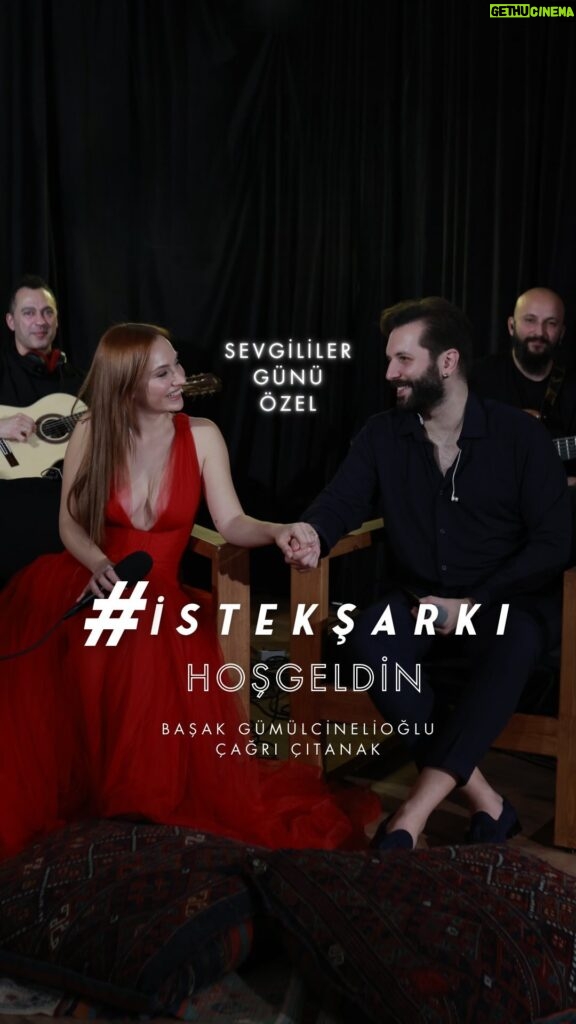 Başak Gümülcinelioğlu Instagram - Bu hafta #İstekŞarkı : Hoşgeldin - Hüsnü Arkan & Birsen Tezer Söz - Müzik : Hüsnü Arkan Tamamını dinlemek için @basakgumulcinelioglu Youtube hesabına , ve geri kalan tüm gönderileri takip etmek için de hesabımızı takip etmeyi unutmayın! Her hafta yayınladığımız şarkıların en sevilen kısmını ayrı olarak şarkı sözleriyle paylaşıyoruz 😊 Önümüzdeki haftanın #istekşarkı larını bu postun altına alalım 🥂 Sevgili eşim Çağrı Çıtanak’a tüm yardımları, sevgisi ve desteği için özel teşekkürlerimle… #istekşarkı #başakgümülcinelioğlu #hoşgeldin