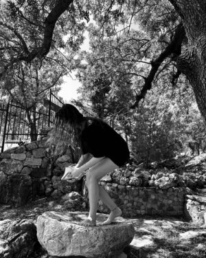 Başak Parlak Instagram - In black and white, there are more colours 🖤