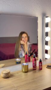 Başak Parlak Instagram - Elidor’un yepyeni serisi Elidor Brezilya Keratin Terapisi ile evde zahmetsiz saç bakımımızı yapıyoruz💕 E Vitamini ve Hidrolize Keratini buluşturan formülüyle mükemmel düz saçlara kavuşmak cok kolay 🌸 @elidorturkey #MükemmelDüzSaçlar #işbirliği