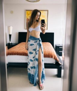 Başak Parlak Instagram - Life lately. Son zamanlarda olan bazı şeyler. 👙🍍🌊🥂🌸