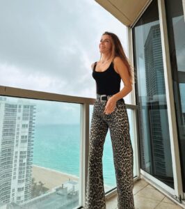 Başak Parlak Instagram - Ocean air, salty hair ❤️