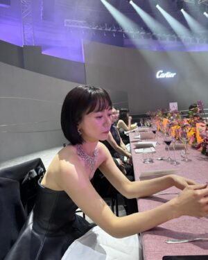 Bae Doona Instagram - @cartier night in Seoul

#LeVoyageRecommencé #cartierhighjewelry 
#까르띠에 #alainducasse