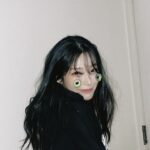 Baek Ji-heon Instagram - #광고 @krush_beer 오늘 나는 하트💕크러시캡 안쪽에 귀여운 6개의 표정들이 숨어있어요! 크러시캡챌린지를 통해 오늘의 기분과 매력을 보여주세요 *크러시캡 QR을 찍으면 자세한 정보를 확인하실 수 있습니다. *경고 : 지나친 음주는 뇌졸중, 기억력 손상이나 치매를 유발합니다. 임신중 음주는 기형아 출생 위험을 높입니다. #크러시캡챌린지 #크러시캡 #크러시