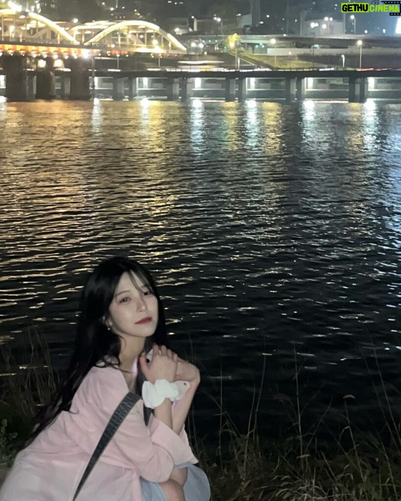 Baek Ji-heon Instagram - 산책