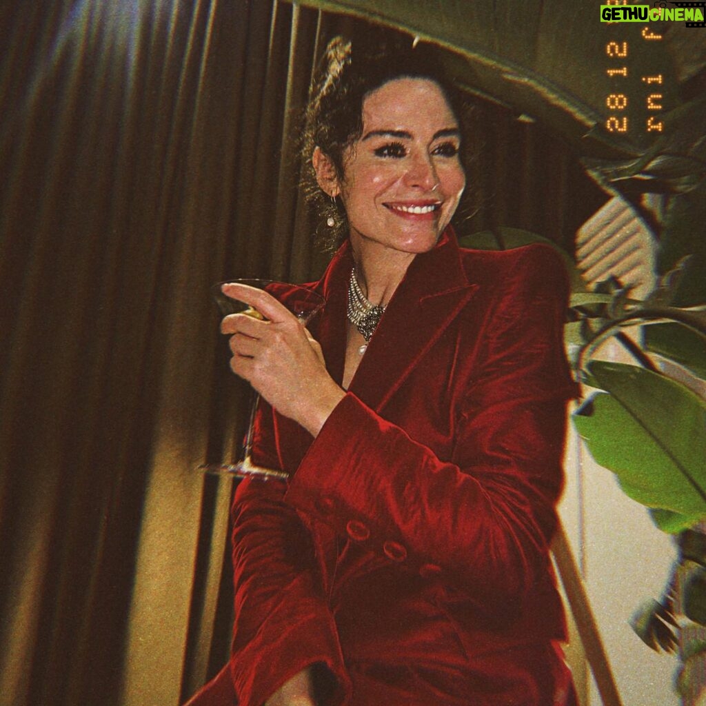 Bahar Şahin Instagram - Bırakın karanlık geceleri güzel kadınlar aydınlatsın ✨♥️