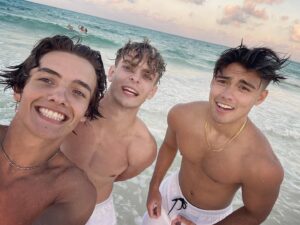 Bailey May Instagram - at the playa 🏝