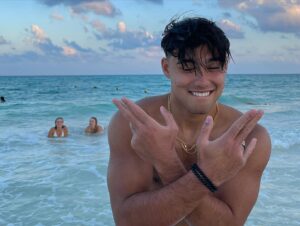 Bailey May Instagram - at the playa 🏝