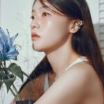 Bang Min-ah Instagram - 오랜친구와 함께 작업할수있어 감사하다🪐