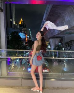 Bang Min-ah Instagram - 모녀셋 여행이었더랬다 🌹
