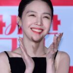 Bang Min-ah Instagram - ⠀ 화사한그녀에 이쁜사진을 남겨주신 기자분들 감사합니다💋🌹 예쁘게 해주신 우리 헤메스💇🏻‍♀️💄👗 감사합니다