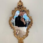 Bang Min-ah Instagram - ⠀ 앤틱하고 빈티지한 컨셉으로 돌아온 @jomalonelondon 🕰 내 취향은 passiflora 이였고 peony 와 레이어드하면 그 향기는 내 세상안엔 분명히 아름다운곳이 있다는걸 증명해주고 나를 그곳으로 데려다준다🌿 ⠀