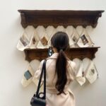 Bang Min-ah Instagram - ⠀ 앤틱하고 빈티지한 컨셉으로 돌아온 @jomalonelondon 🕰 내 취향은 passiflora 이였고 peony 와 레이어드하면 그 향기는 내 세상안엔 분명히 아름다운곳이 있다는걸 증명해주고 나를 그곳으로 데려다준다🌿 ⠀