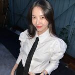 Bang Min-ah Instagram - 올 가을엔 화사한것도 괜찮은듯?🕺🏻🌹