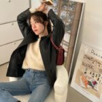 Bang Min-ah Instagram – 엄마가 입던 자켓 가져와버렸다 헷
예쁘지않아? 😎
