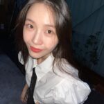 Bang Min-ah Instagram - 올 가을엔 화사한것도 괜찮은듯?🕺🏻🌹