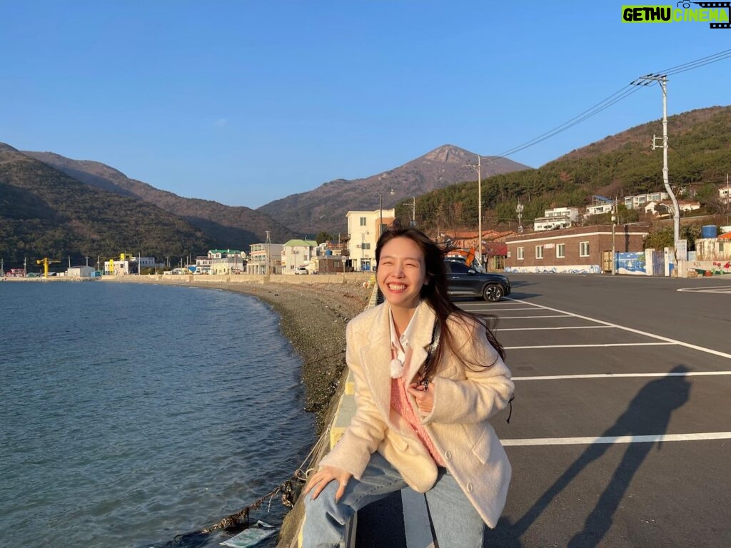 Bang Min-ah Instagram - 내일밤 8시 tv조선에서 허영만선생님과 거제여행 떠난 백반기행 넉넉한 인심덕분에 푸근했습니다!!!!