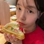 Bang Min-ah Instagram – 일본편의점은 케이크도 맛있어🎂