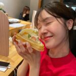 Bang Min-ah Instagram – 일본편의점은 케이크도 맛있어🎂