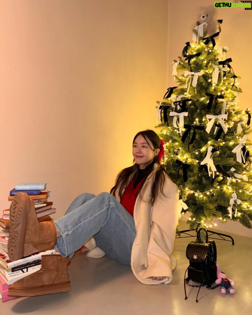 Bang Min-ah Instagram - 메리크리스마스 🎄🎅🏼🦌🥂❤️‍🔥