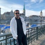 Bassem Yakhour Instagram – ما كنت متوقع التقي بهالعدد من المحبين والرائعين  السوريين والعرب في سويسرا  اكتبولي من وين عم تتابعوني بركي بنلتقي قريباً🤍🤍؟؟؟