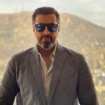 Bassem Yakhour Instagram – يا دمشق التي تفشى شذاها	 تحت جلدي كأنه الزيزفون 
قادم من مدائن الريح وحـدي فاحتضني ،كالطفل، يا قاسيون🤍