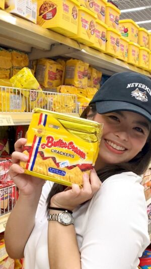 Bea Binene Instagram - I love it when the grocery carries a lot of @croleyfoods.ph variants—from Sunflower Crackers to Buttercream Crackers. More choices to choose from!! 

What's your fave flavor? 😋 

#SharingSunflowerCrackers #KasamaAngSunflowerCrackers