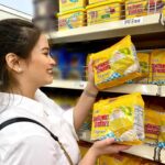 Bea Binene Instagram - A staple in every grocery run... Sunflower and Buttercream Crackers! 🥰 Sunflower Original this time! 🌻 #KasamaAngSunflowerCrackers #SharingSunflowerCrackers @croleyfoods.ph