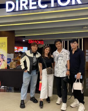 Bea Binene Instagram - #SunnyPH day at the blockscreening with friends and fam! 🤍☀️

@ec_vit.officialph 
@consult.acg