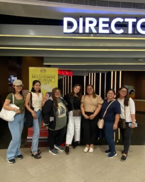 Bea Binene Instagram - #SunnyPH day at the blockscreening with friends and fam! 🤍☀️

@ec_vit.officialph 
@consult.acg
