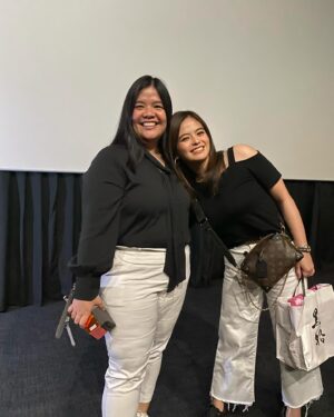 Bea Binene Instagram - #SunnyPH day at the blockscreening with friends and fam! 🤍☀️

@ec_vit.officialph 
@consult.acg