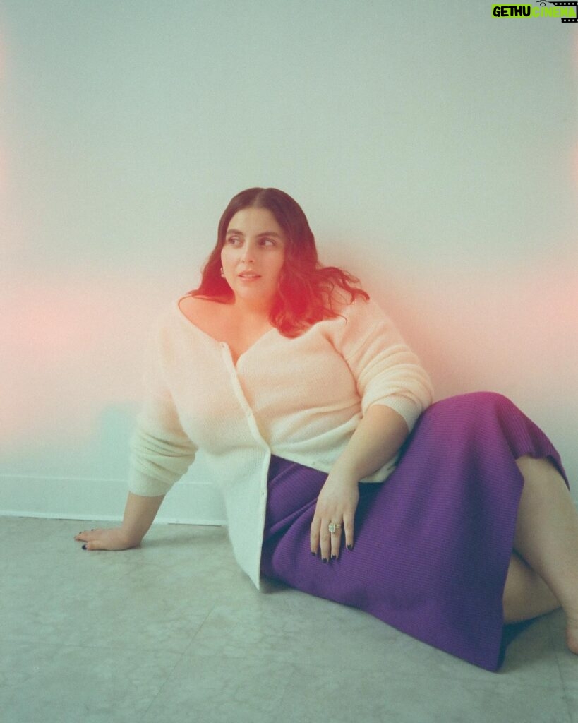 Beanie Feldstein Instagram - BIG BUST ENERGY —————————— @bust_magazine Photographer: @thealexandraarnold Styling: @ashleyafriyie Makeup: @kateydenno Hair: @peterbutlerhair Nails: @ritaremark @marahoffman @batshevadress @sezane