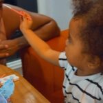 Beatriz Luengo Instagram - Ya tenemos maquilladora 🤣 #navidad2023