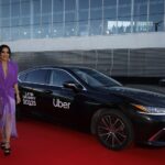 Beatriz Luengo Instagram - Llegando a los @latingrammys Gracias @uber_es por llevarnos hasta la alfombra!! 💜 #LatinGRAMMYs