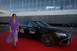 Beatriz Luengo Instagram - Llegando a los @latingrammys
Gracias @uber_es por llevarnos hasta la alfombra!! 💜

#LatinGRAMMYs
