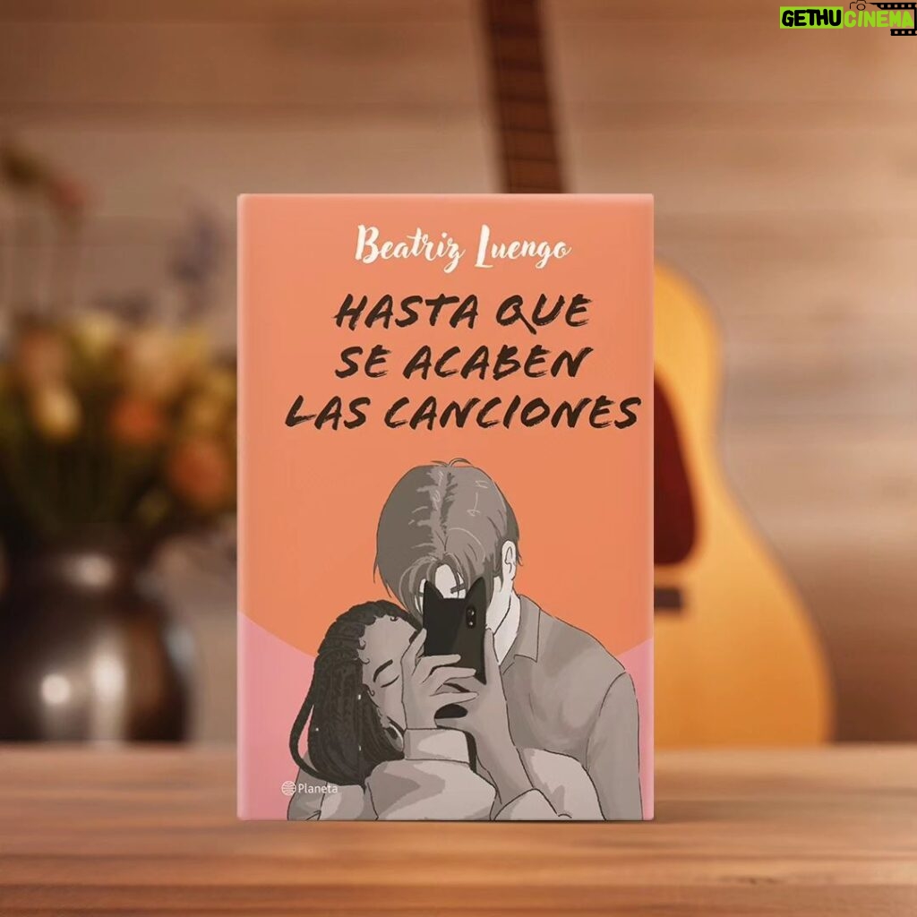 Beatriz Luengo Instagram - Ya podéis leer la primera novela de Beatriz Luengo, una de las artistas más relevantes del panorama musical de la industria latina. 😍 📖«Hasta que se acaben las canciones», una comedia romántica que gira en torno a los amigos capaces de todo, a la codicia desmedida del dinero y al amor puro lleno de desafío. Una historia maravillosa de amor que consigue silenciar el ruido con canciones. ¿Ganas de leerla? 💕 #Hastaqueseacabenlascanciones #BeatrizLuengo #novedades #editorialplaneta #libros #planetadelibros #bookstagram